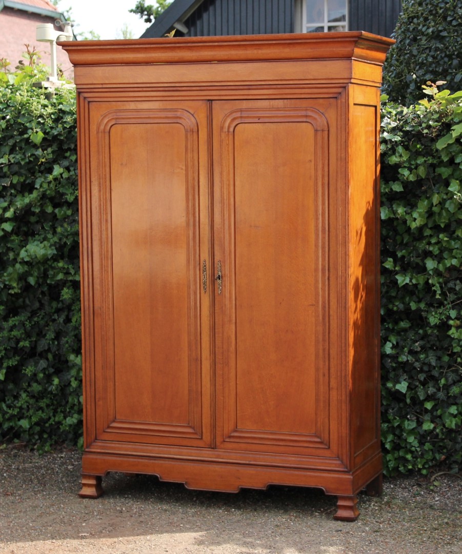 antiker-schrank